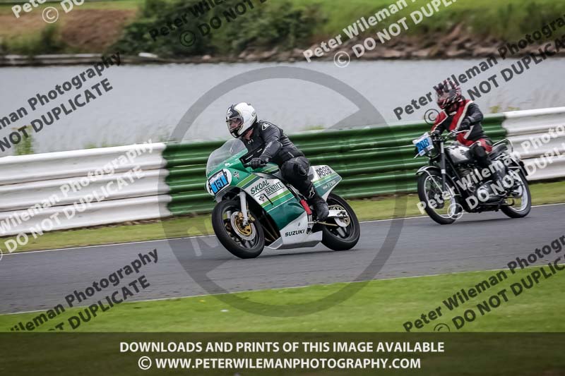 Vintage motorcycle club;eventdigitalimages;mallory park;mallory park trackday photographs;no limits trackdays;peter wileman photography;trackday digital images;trackday photos;vmcc festival 1000 bikes photographs